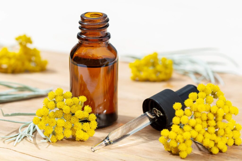 what are the benefits of helichrysum essential oil